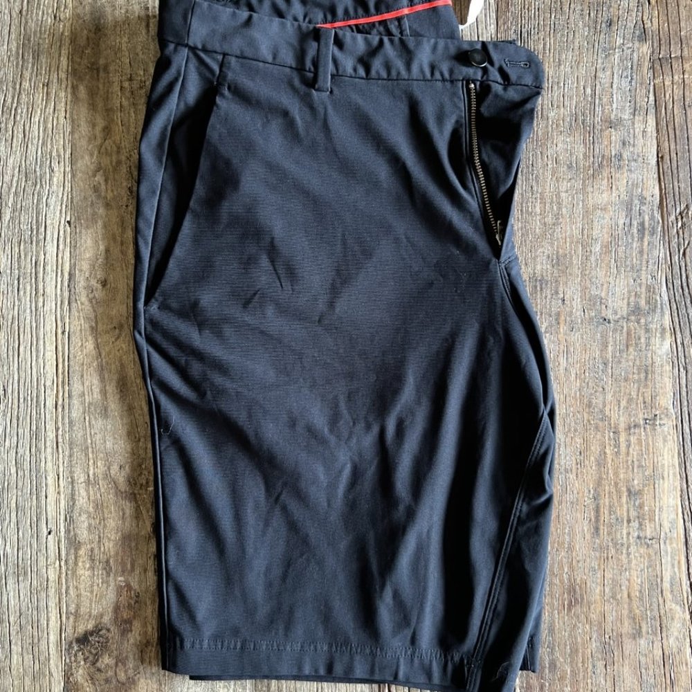 Lululemon Men's Shorts - Size 40
